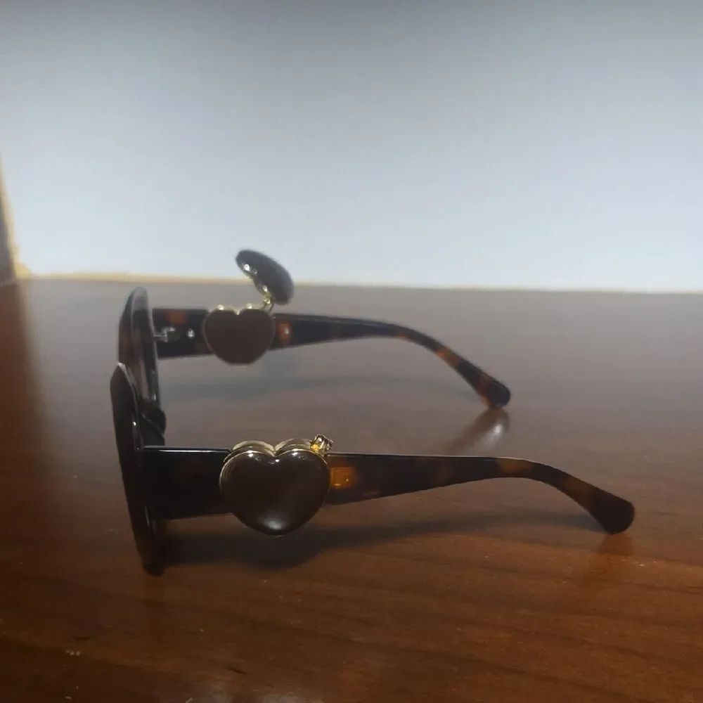 Tortoise Shell Women's Sunglasses - Picture 4 of 7